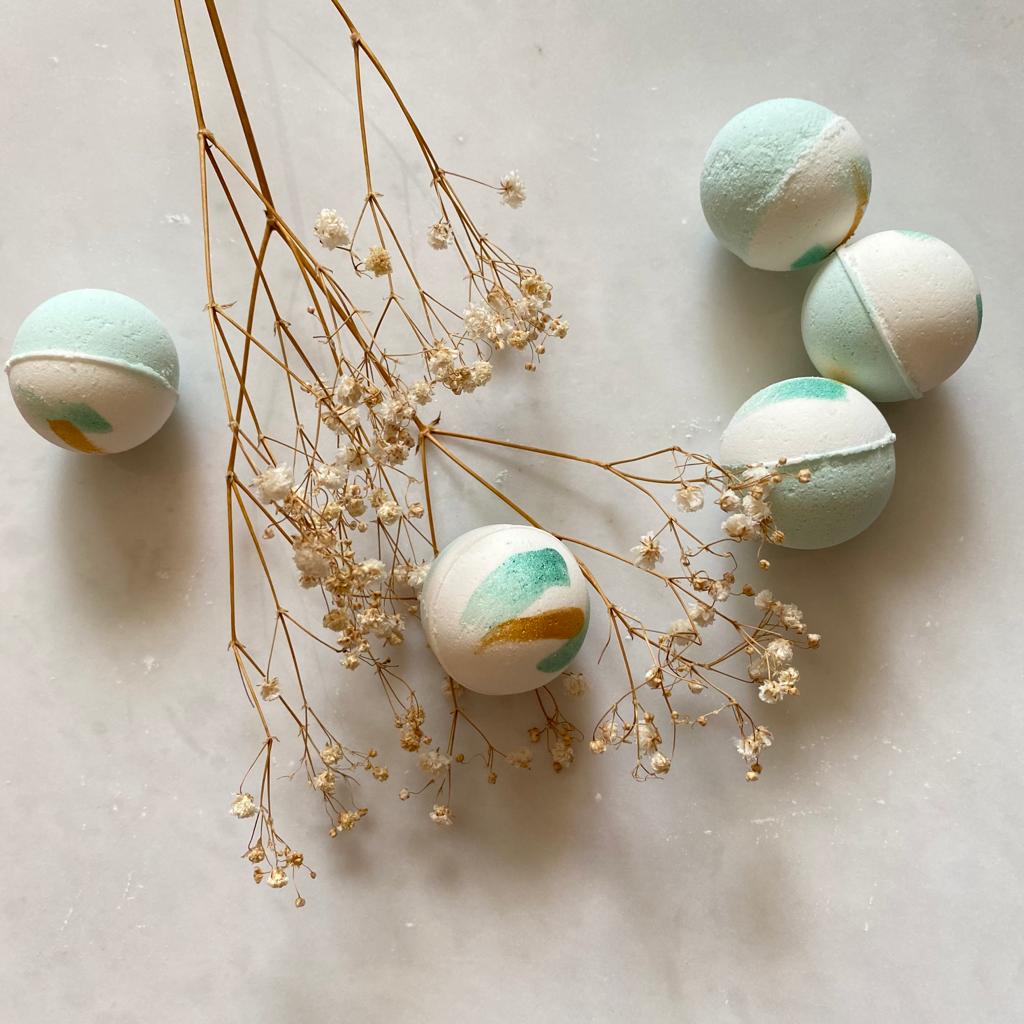 Livconsciously: Bath Bomb - Pear + Freesia